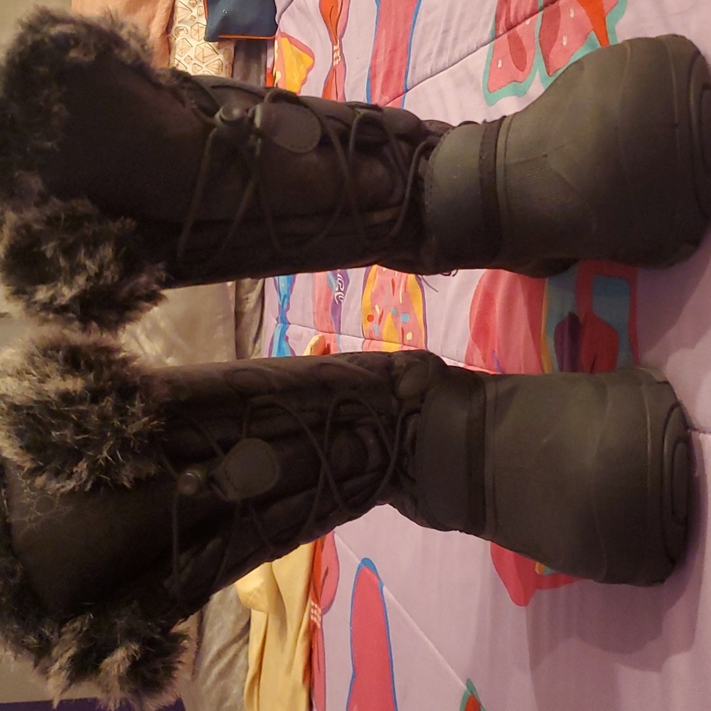 Snow boots